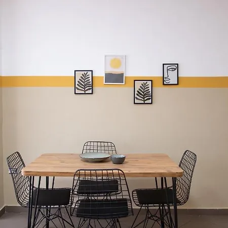 Lulu - Sunflower Apartment Golem (Tirana)