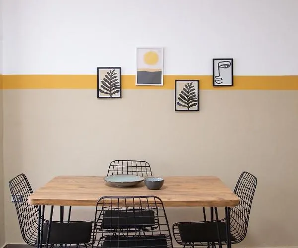 Lulu - Sunflower Apartament Golem (Tirana)